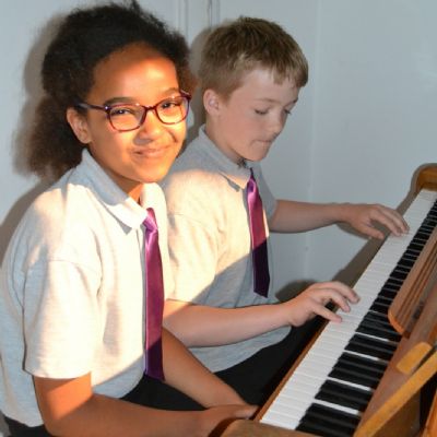 Year 6 Play (5)